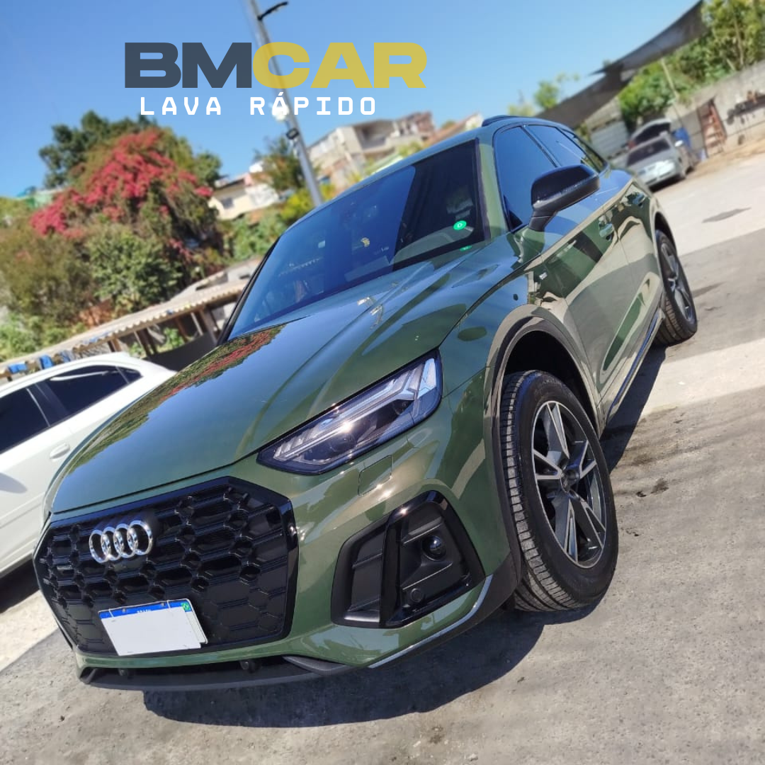 SUV Audi Q5 verde após lavagem completa